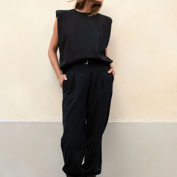 The Frankie Shop Tops - The Frankie Shop Eva Padded Shoulder Muscle T-shirt, size XS, Black